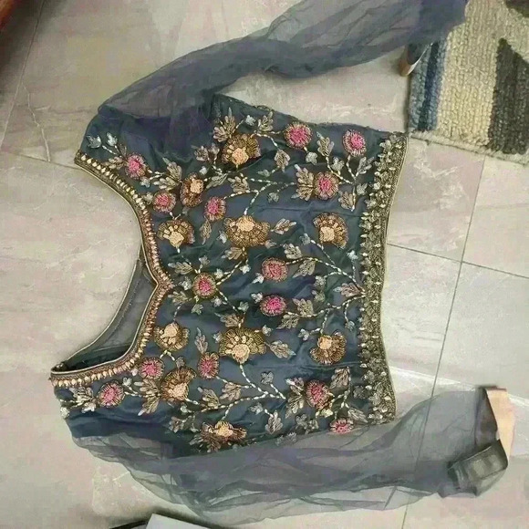 Beautiful Designer Lehenga only worn once in perfect conditions - Picture 2 of 5